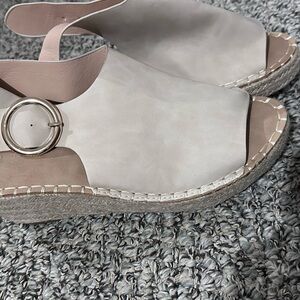Elegant Women's Cream Sandals